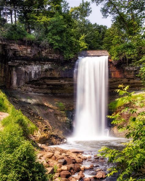 MINNEAPOLIS --One of Minnesota's most recognizable landmarks is now unrecognizable, as drought conditions have dried the water from Minnehaha Falls. . Minnehaha falls webcam